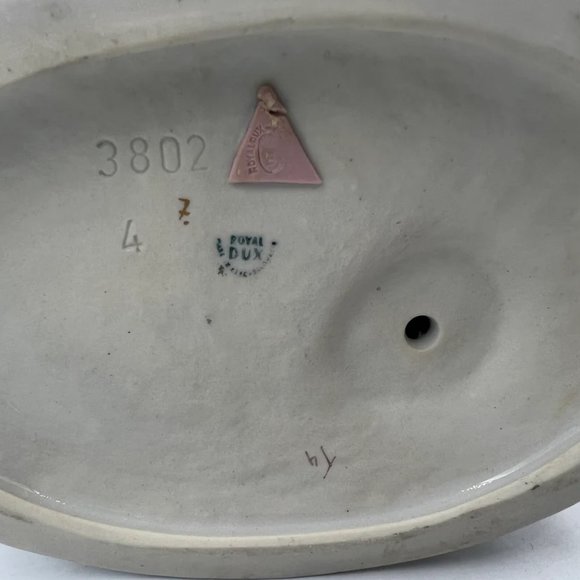 Rare find Vintage Royal Dux Bohemia Figurine of Couple #3802 CZECHOSLOVAKIA - Picture 3 of 9